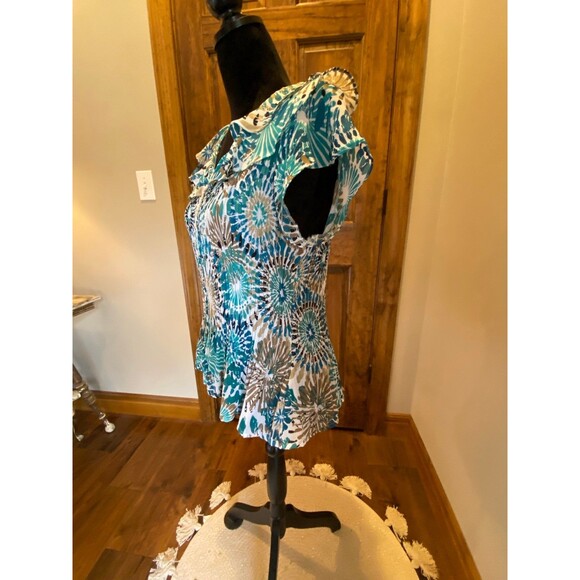 East 5th  Blouse Women’s Size ? Medium or  Large Top Cap Sleeved Collared - Picture 4 of 9